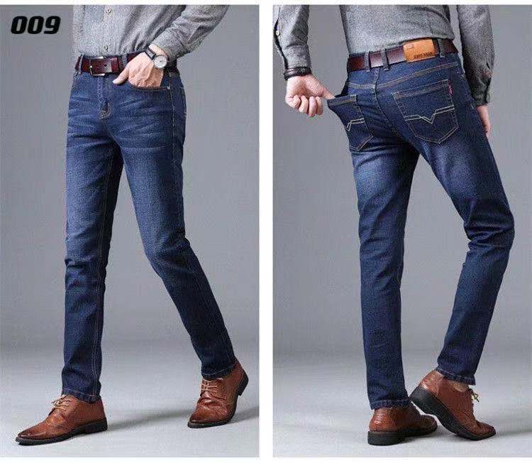 Casual Straight-Leg Jeans